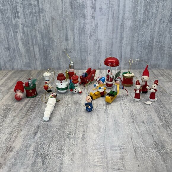 Vtg German Wooden Christmas Ornament Set Erzgebirge Style Santa Balloon Sleigh - Picture 1 of 10